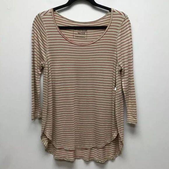 We The Free Womens T-Shirt Beige Red Stripe 3/4 Sleeve Scoop Neck Hi Lo Hem Med - Picture 13 of 16